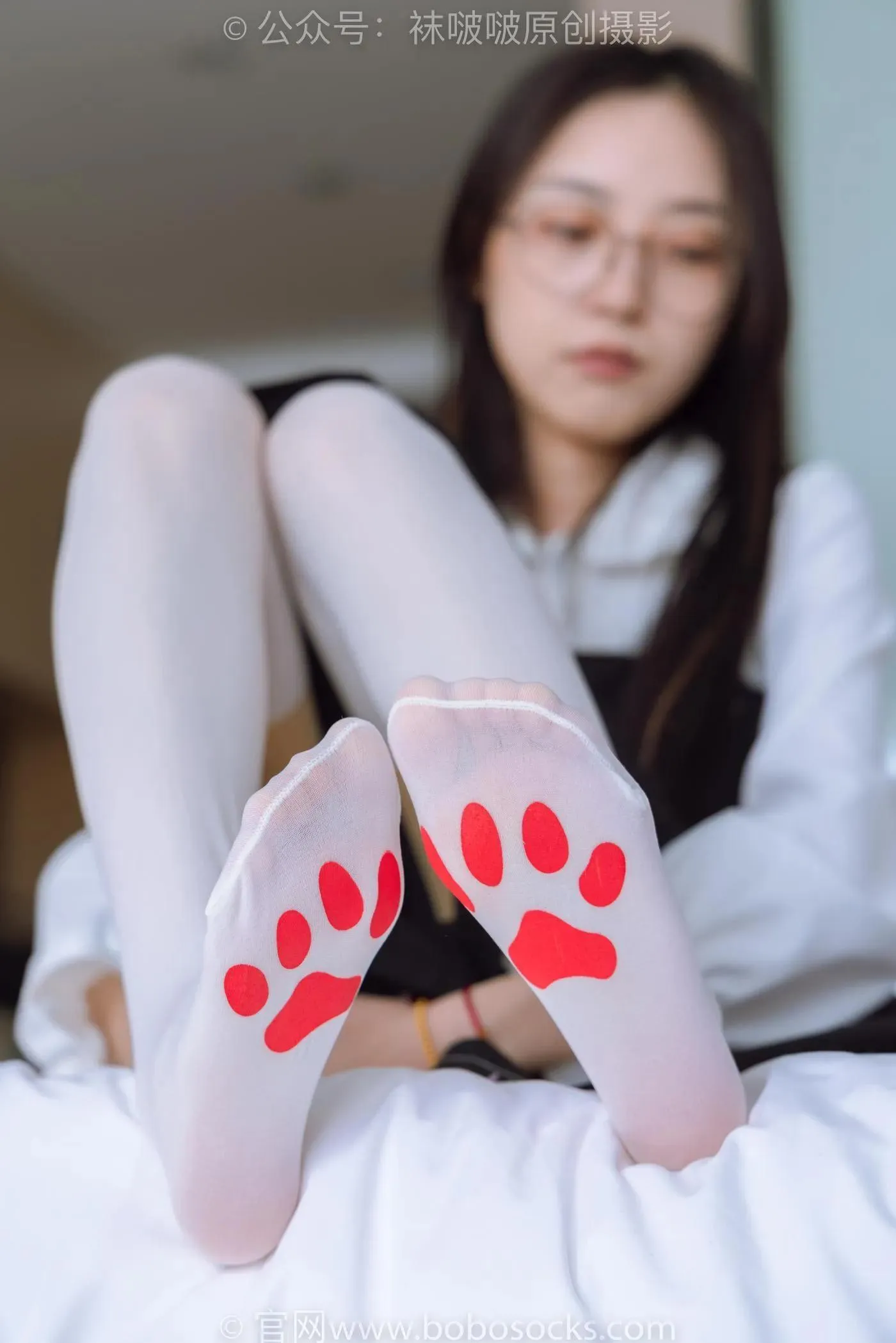 [BoBoSocks袜啵啵]NO.177 稚予-皮鞋、厚白丝（脚底猫爪印款） [140P]插图2